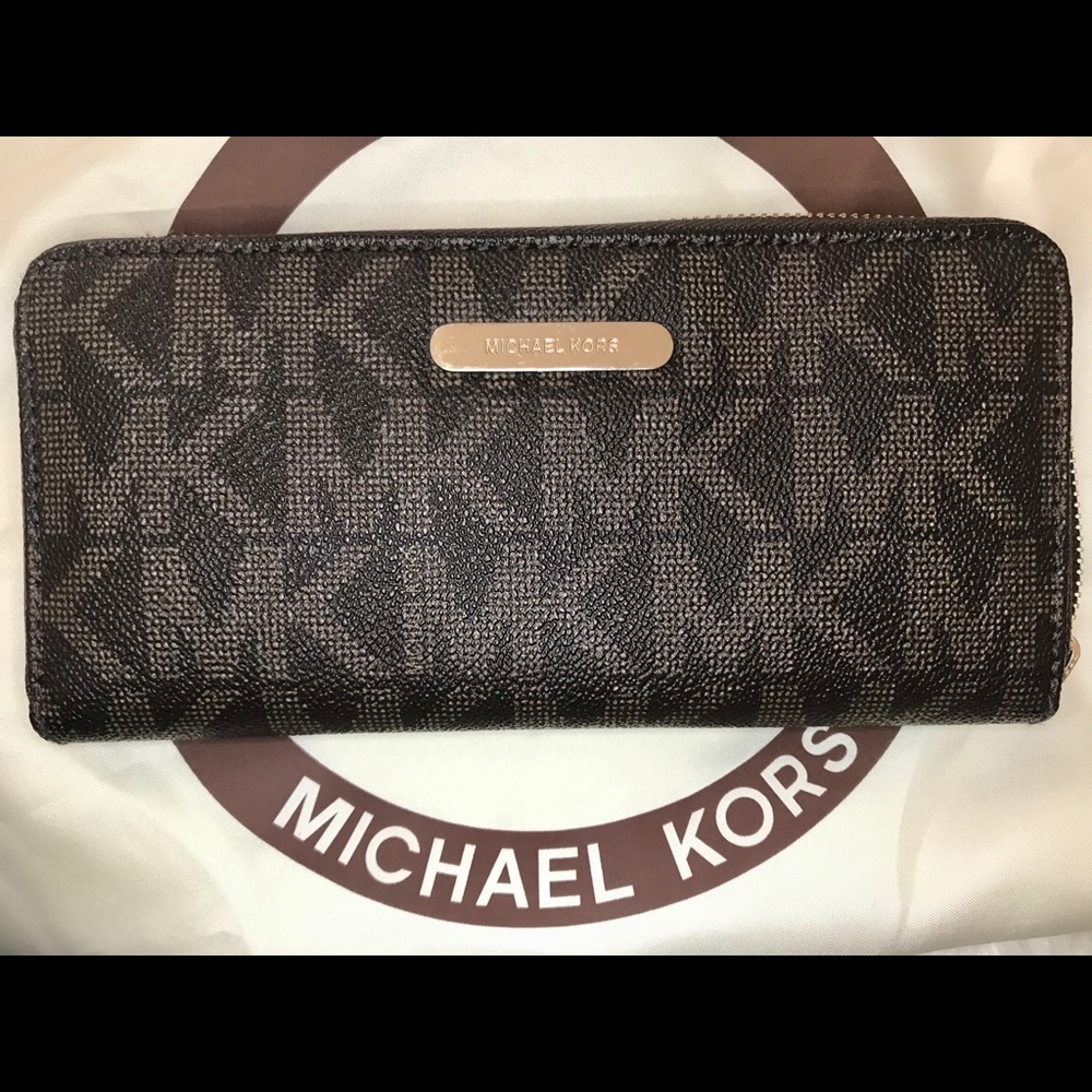 Authentic Michael Kors Continental Wallet